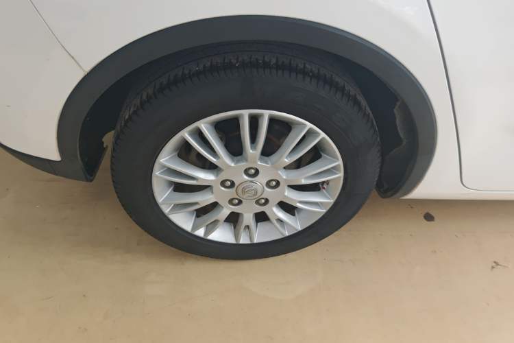 Used CHANGAN Eado 2013 1.6L Manual Junkuo Model China IV Standard Exterior 3