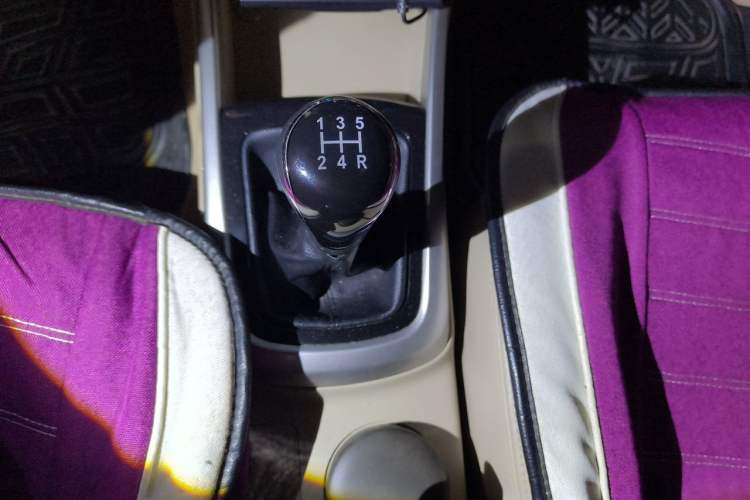 Used CHANGAN Eado 2013 1.6L Manual Luxury Model China V Standard Gear Lever