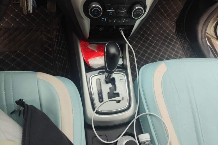 Used CHANGAN Eado 2013 1.6L Automatic ZhiKu Model China IV Standard Gear Lever