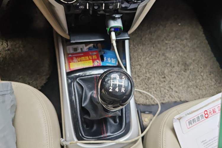 Used CHANGAN Eado 2013 1.6L Manual Luxury Model China V Standard Gear Lever