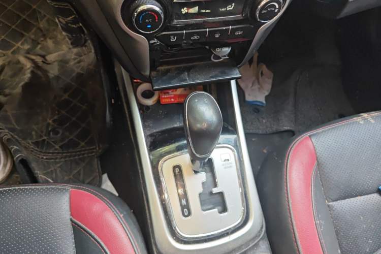 Used CHANGAN Eado 2013 1.6L Automatic ZhiKu Model China IV Standard Gear Lever
