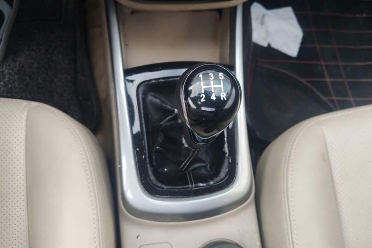 Used CHANGAN Eado 2013 1.6L Manual Luxury Model China V Standard Gear Lever