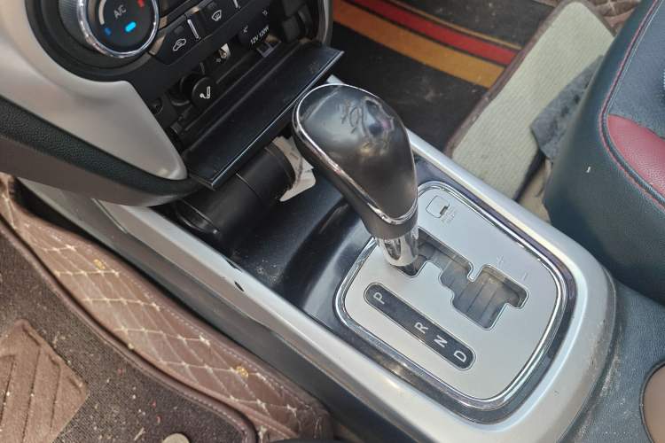 Used CHANGAN Eado 2013 1.6L Automatic ZhiKu Model China IV Standard Gear Lever