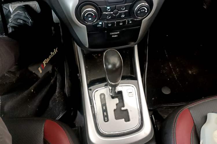 Used CHANGAN Eado 2013 1.6L Automatic Junku Model China IV Standard Gear Lever