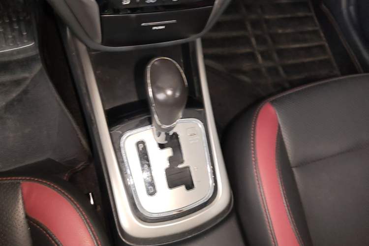 Used CHANGAN Eado 2013 1.6L Automatic ZhiKu Model China IV Standard Gear Lever