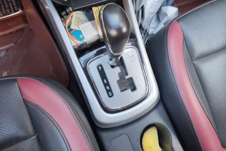 Used CHANGAN Eado 2013 1.6L Automatic Junku Model China IV Standard Gear Lever