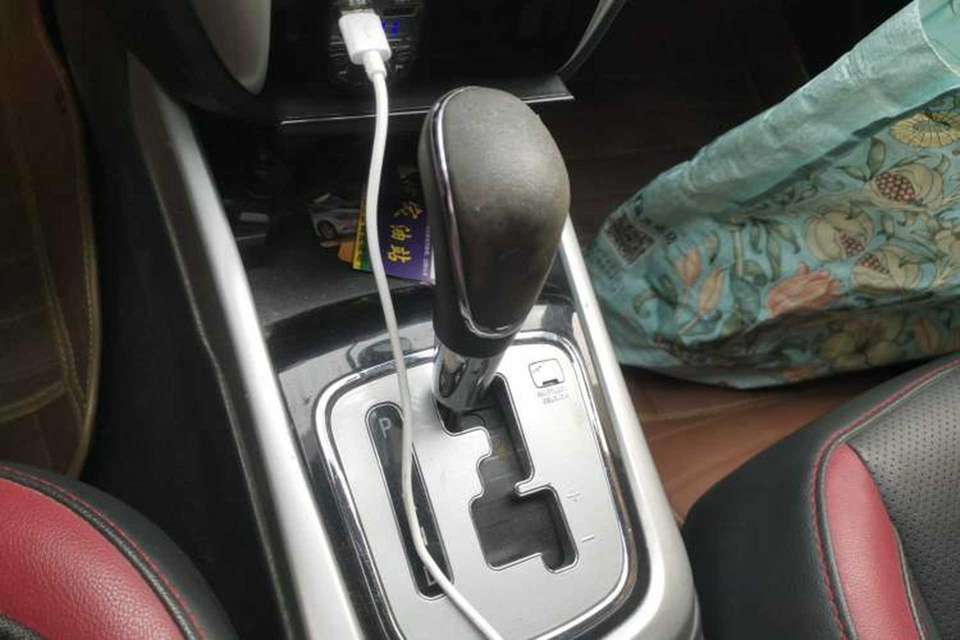 Used CHANGAN Eado 2013 1.6L Automatic ZhiKu Model China IV Standard Gear Lever