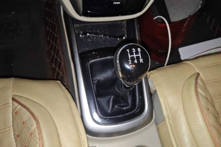 Used CHANGAN Eado 2013 1.6L Manual Luxury Model China V Standard Gear Lever