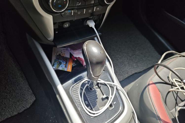 Used CHANGAN Eado 2013 1.5T Automatic Cool Edition Gear Lever