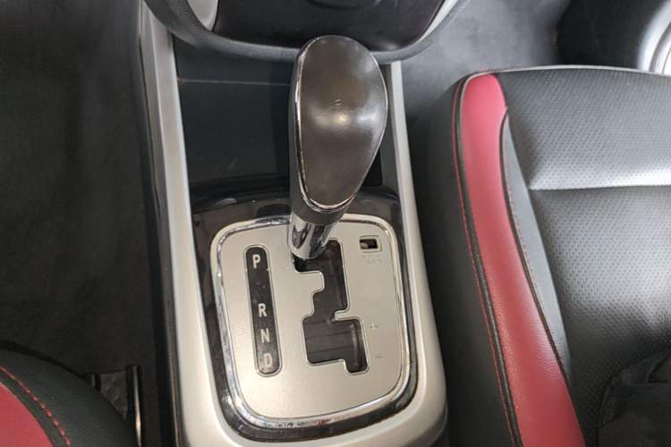 Used CHANGAN Eado 2013 1.6L Automatic ZhiKu Model China IV Standard Gear Lever