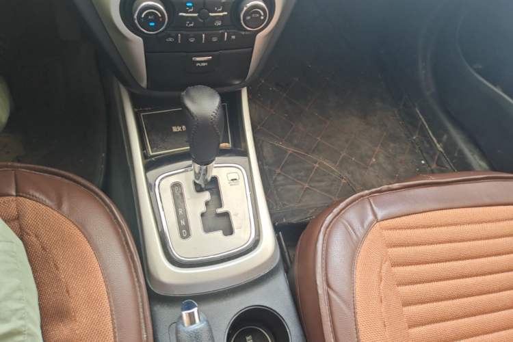 Used CHANGAN Eado 2013 1.6L Automatic Junku Model China IV Standard Gear Lever