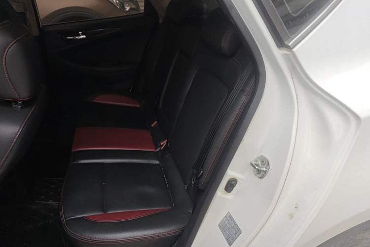 Used CHANGAN Eado 2013 1.6L Automatic Junku Model China IV Standard Interior 1