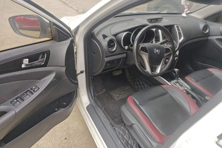 Used CHANGAN Eado 2013 1.6L Automatic Junku Model China IV Standard Interior 2