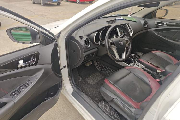 Used CHANGAN Eado 2013 1.6L Automatic Junku Model China IV Standard Interior 3