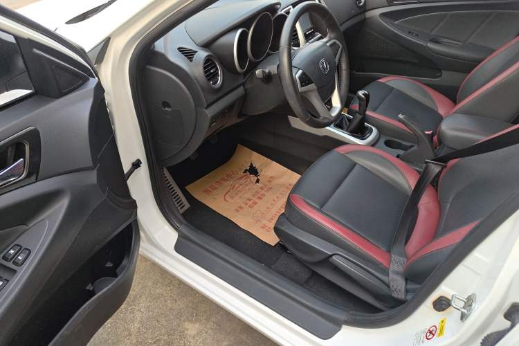 Used CHANGAN Eado 2013 1.6L Manual Junkuo Model China IV Standard Interior 3