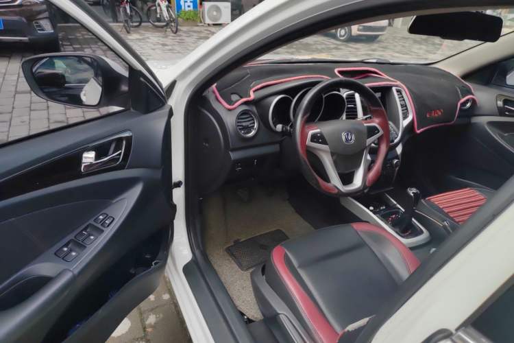 Used CHANGAN Eado 2013 1.6L Manual Junkuo Model China IV Standard Interior 3