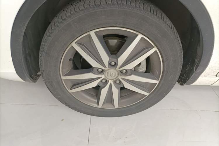 Used CHANGAN Eado 2013 1.6L Automatic Junku Model China IV Standard Left Front Wheel Hub