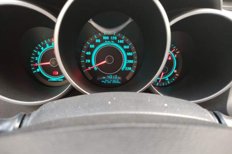 Used CHANGAN Eado 2013 1.6L Manual ZhiKu Model China IV Standard Odometer Close Up