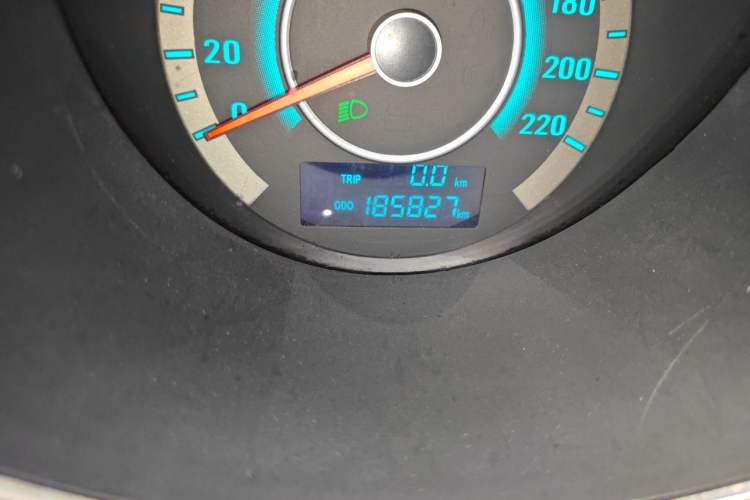 Used CHANGAN Eado 2013 1.6L Manual Luxury Model China V Standard Odometer Close Up