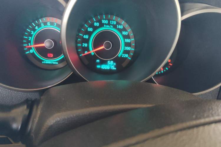 Used CHANGAN Eado 2013 1.6L Manual Luxury Model China V Standard Odometer Close Up