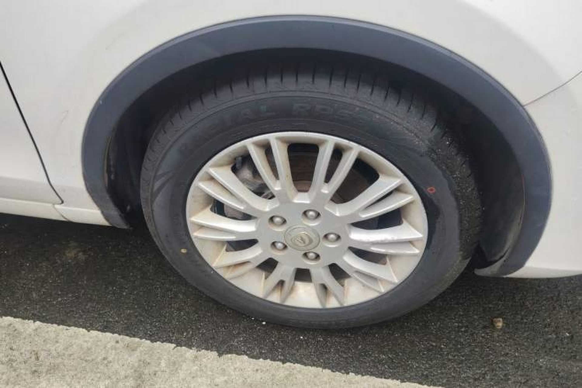 Used CHANGAN Eado 2013 1.6L Manual Junkuo Model China IV Standard Right Front Wheel Hub