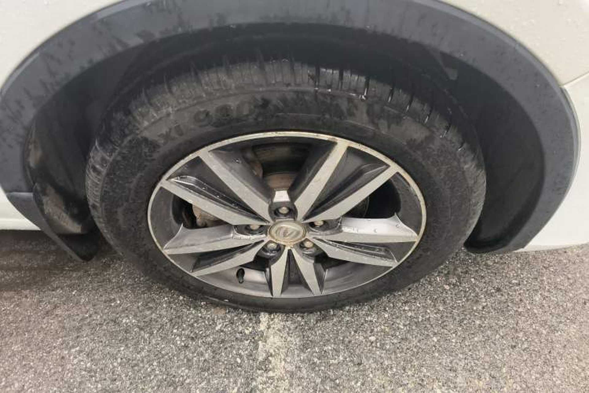 Used CHANGAN Eado 2013 1.6L Manual Junkuo Model China IV Standard Right Front Wheel Hub