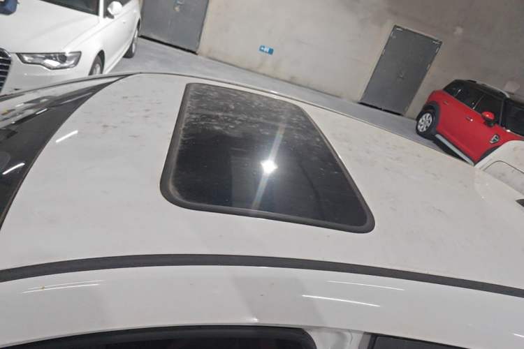 Used CHANGAN Eado 2013 1.6L Automatic ZhiKu Model China IV Standard Roof