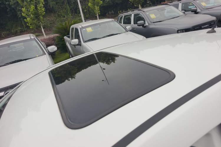 Used CHANGAN Eado 2013 1.6L Automatic Junku Model China IV Standard Roof