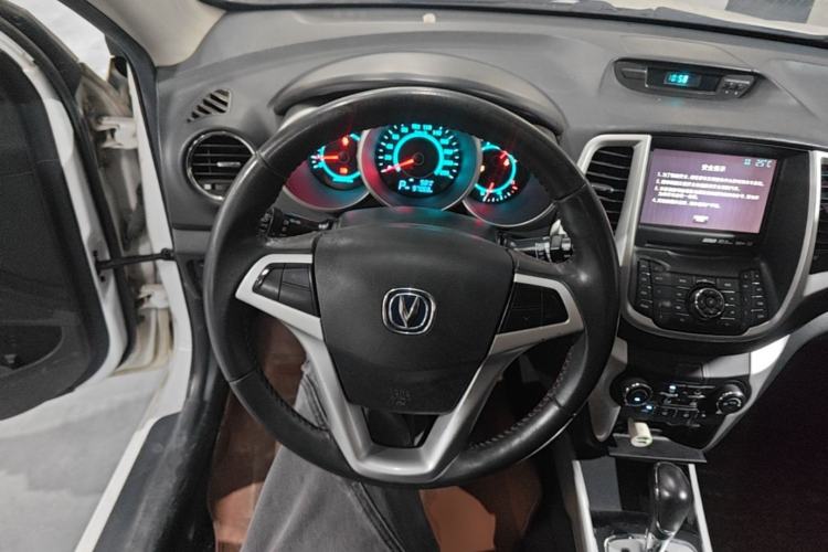 Used CHANGAN Eado 2013 1.6L Automatic ZhiKu Model China IV Standard Steering Wheel