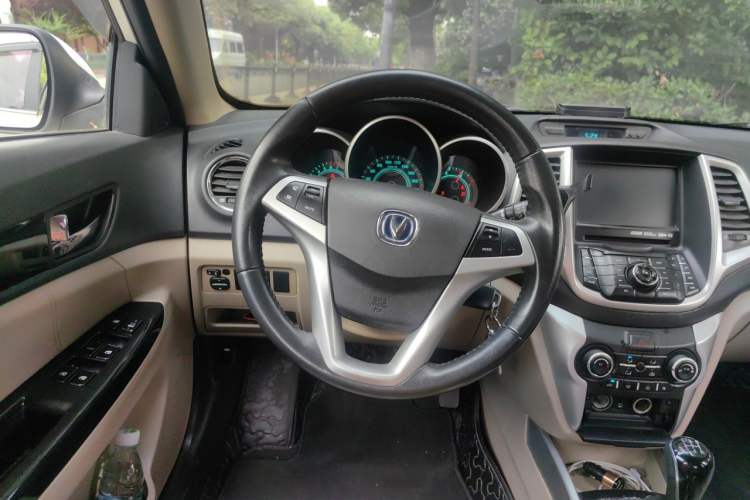 Used CHANGAN Eado 2013 1.6L Manual Luxury Model China V Standard Steering Wheel