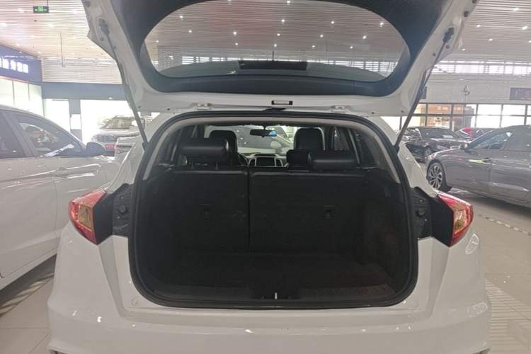 Used CHANGAN Eado 2013 1.6L Manual ZhiKu Model China IV Standard Trunk