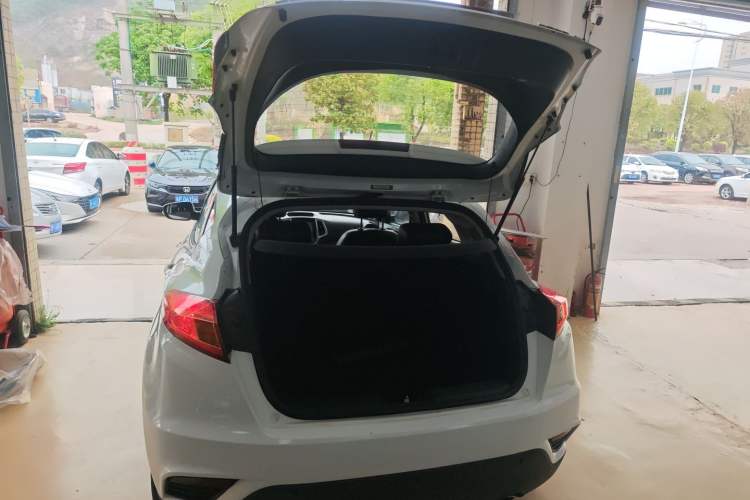 Used CHANGAN Eado 2013 1.6L Manual Junkuo Model China IV Standard Trunk