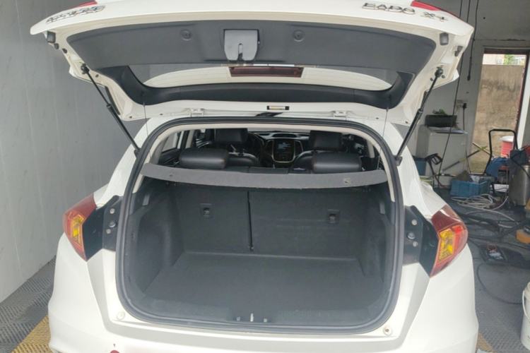Used CHANGAN Eado 2013 1.6L Automatic ZhiKu Model China IV Standard Trunk