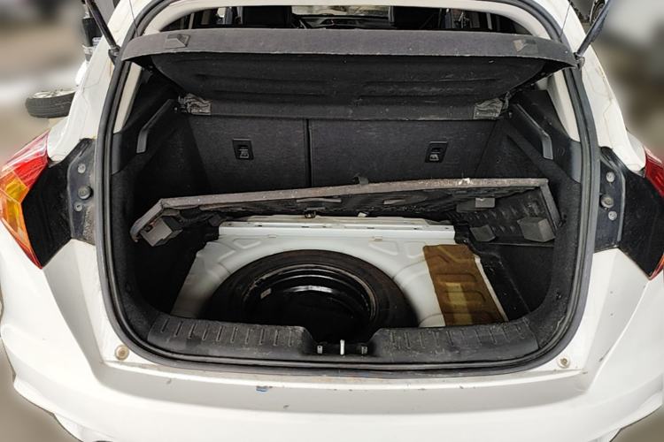 Used CHANGAN Eado 2013 1.6L Manual Junkuo Model China IV Standard Trunk