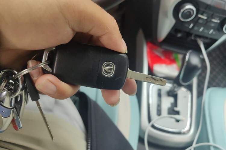 Used CHANGAN Eado 2013 1.6L Automatic ZhiKu Model China IV Standard Vehicle Key