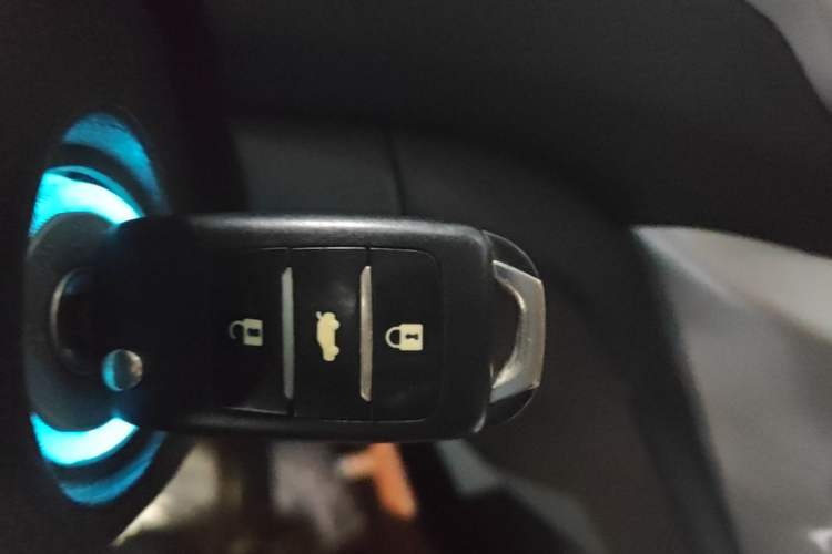 Used CHANGAN Eado 2013 1.6L Automatic ZhiKu Model China IV Standard Vehicle Key