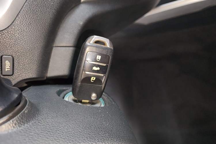 Used CHANGAN Eado 2013 1.6L Automatic ZhiKu Model China IV Standard Vehicle Key