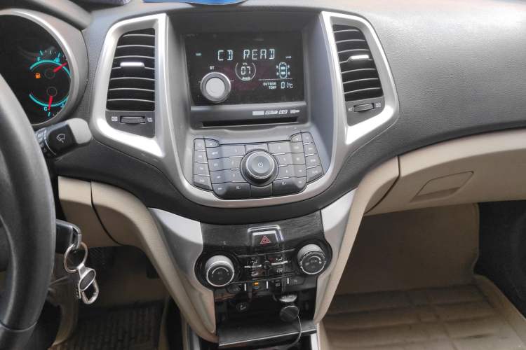 Used CHANGAN Eado 2013 1.6L Manual Luxury Model China V Standard Audio And AC Panel
