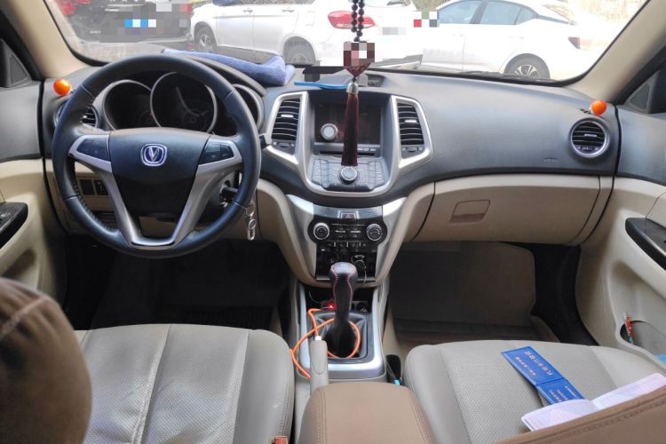 Used CHANGAN Eado 2013 1.6L Manual Luxury Model China V Standard Center Console