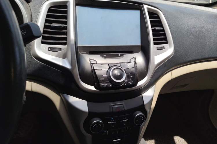 Used CHANGAN Eado 2014 1.6L Manual Luxury Model Audio And AC Panel