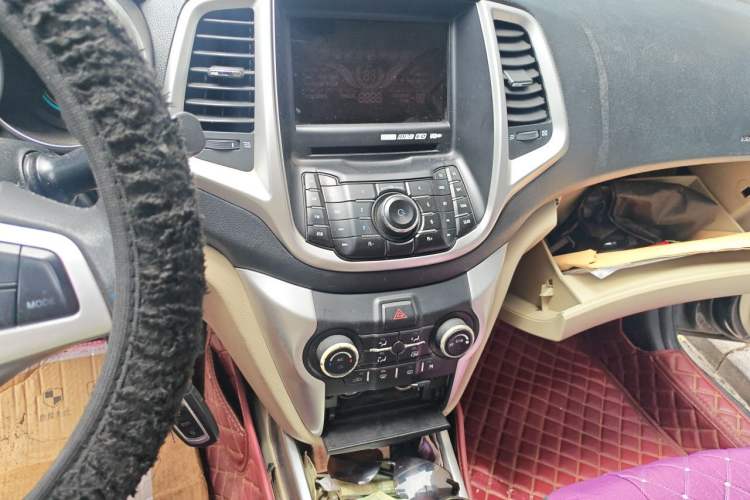 Used CHANGAN Eado 2014 1.6L Manual Luxury Model Audio And AC Panel