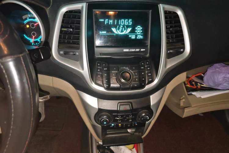 Used CHANGAN Eado 2014 1.6L Manual Luxury Model Audio And AC Panel