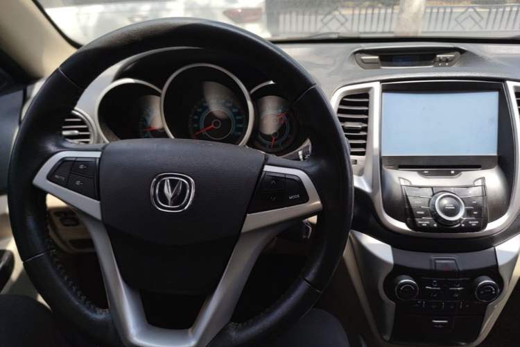 Used CHANGAN Eado 2014 1.6L Manual Luxury Model Center Console