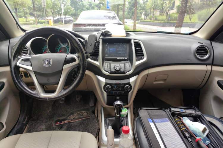Used CHANGAN Eado 2014 1.6L Manual Luxury Model Center Console