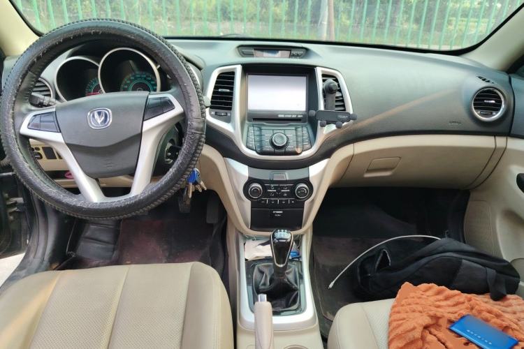 Used CHANGAN Eado 2014 1.6L Manual Luxury Model Center Console