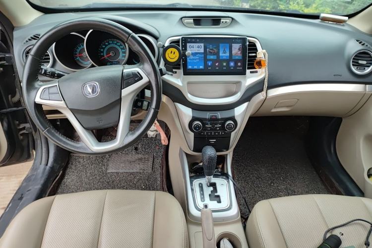 Used CHANGAN Eado 2014 1.6L Automatic Luxury Model Center Console