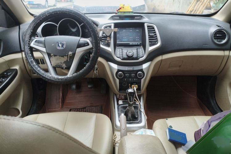 Used CHANGAN Eado 2014 1.6L Manual Luxury Model Center Console