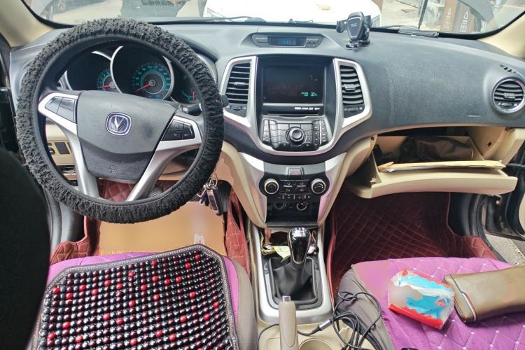 Used CHANGAN Eado 2014 1.6L Manual Luxury Model Center Console