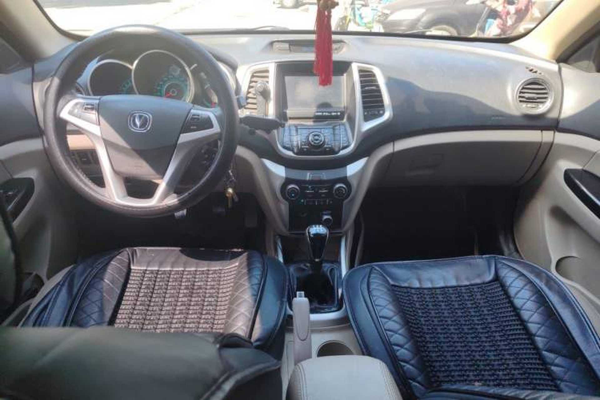 Used CHANGAN Eado 2014 1.6L Manual Luxury Model Center Console