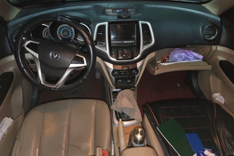 Used CHANGAN Eado 2014 1.6L Manual Luxury Model Center Console
